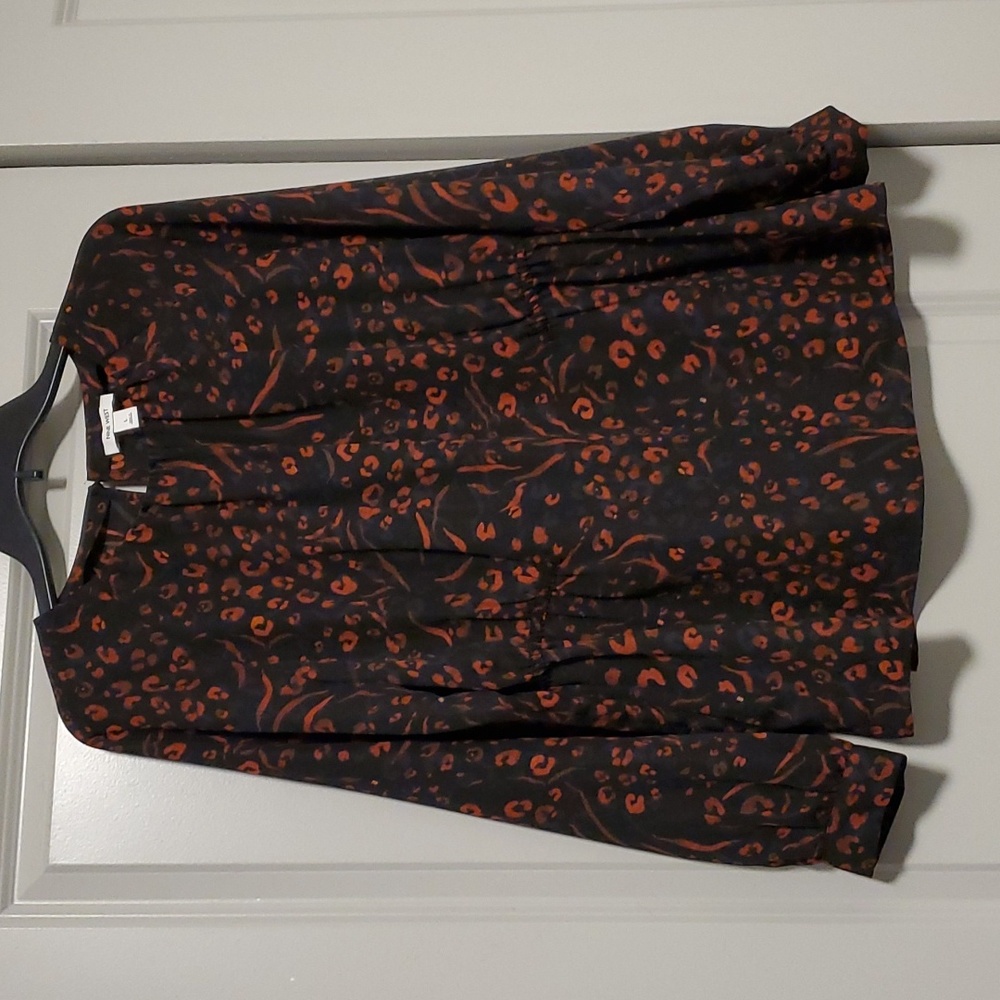 nine west blouse. size large.